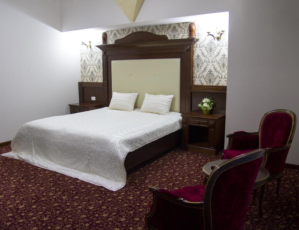 Hotel Giuliano Bragadiru Buitenkant foto