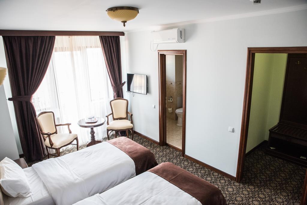 Hotel Giuliano Bragadiru Buitenkant foto