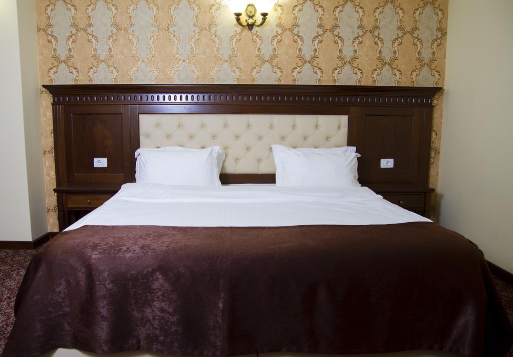 Hotel Giuliano Bragadiru Buitenkant foto