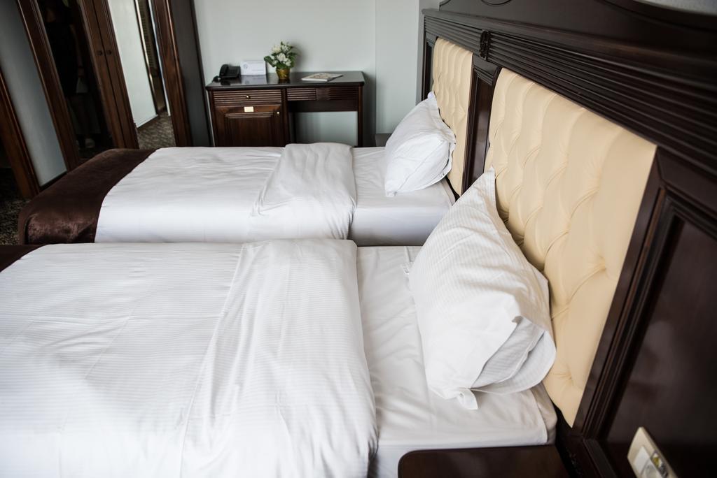 Hotel Giuliano Bragadiru Buitenkant foto