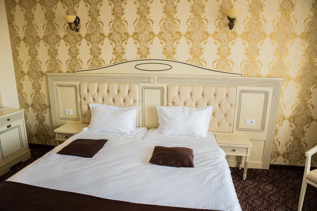 Hotel Giuliano Bragadiru Buitenkant foto