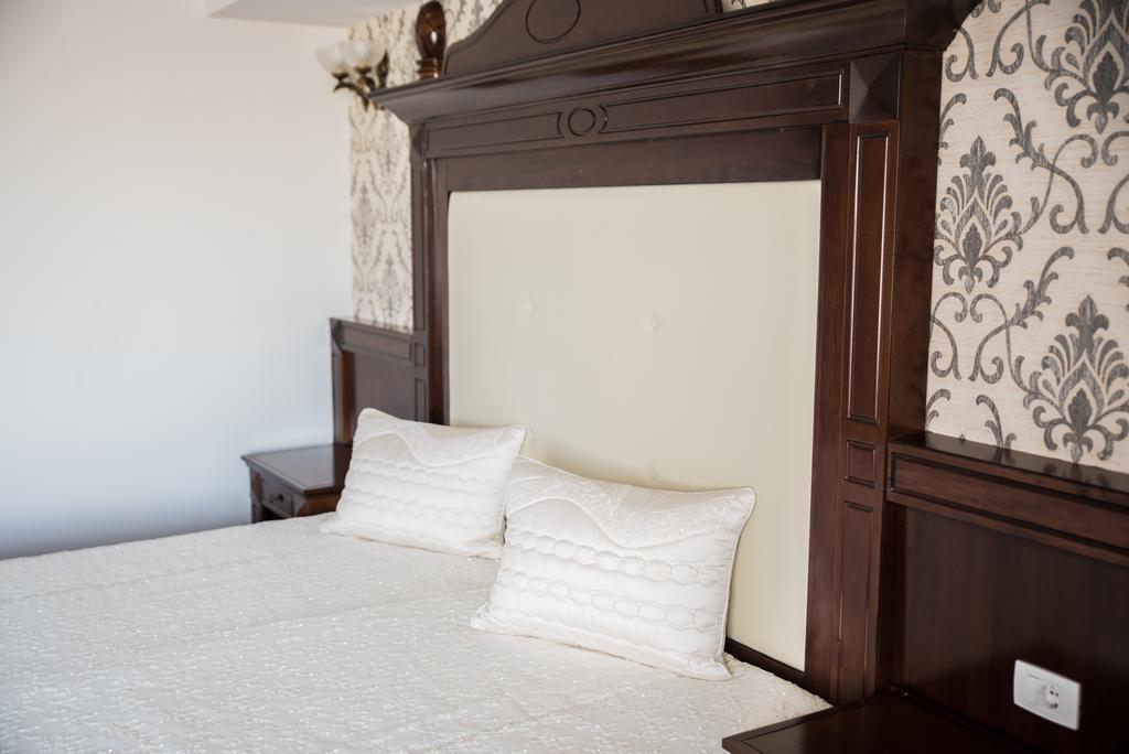 Hotel Giuliano Bragadiru Buitenkant foto