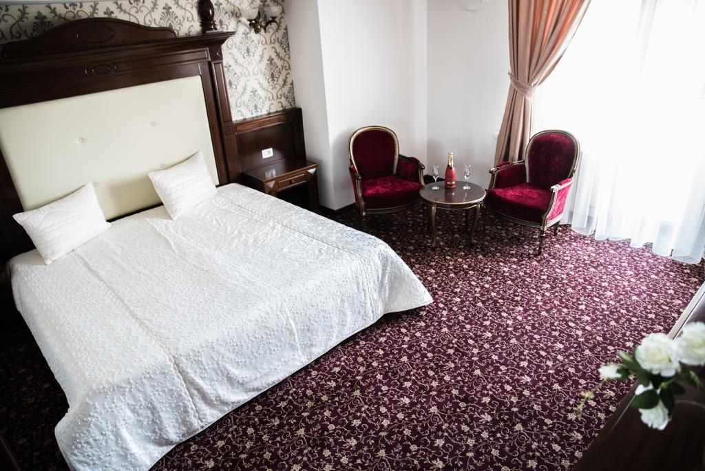 Hotel Giuliano Bragadiru Buitenkant foto