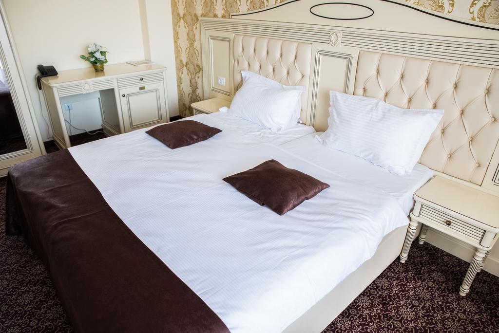 Hotel Giuliano Bragadiru Buitenkant foto
