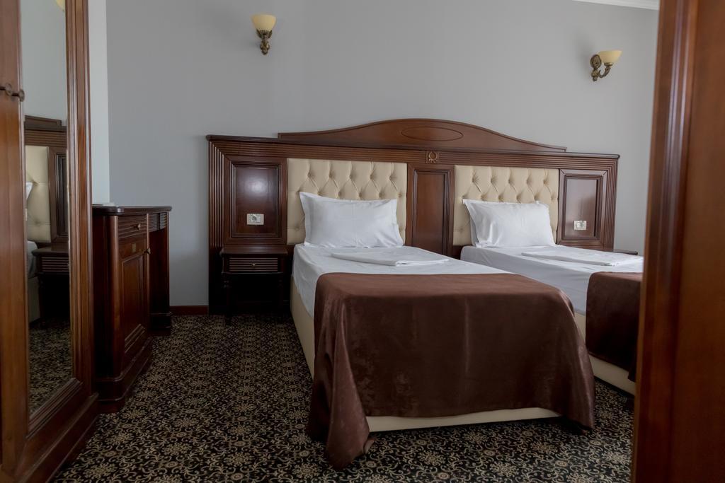 Hotel Giuliano Bragadiru Buitenkant foto