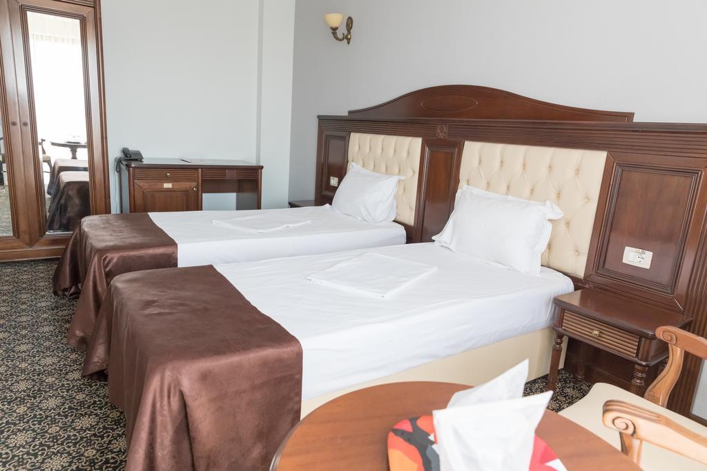 Hotel Giuliano Bragadiru Buitenkant foto