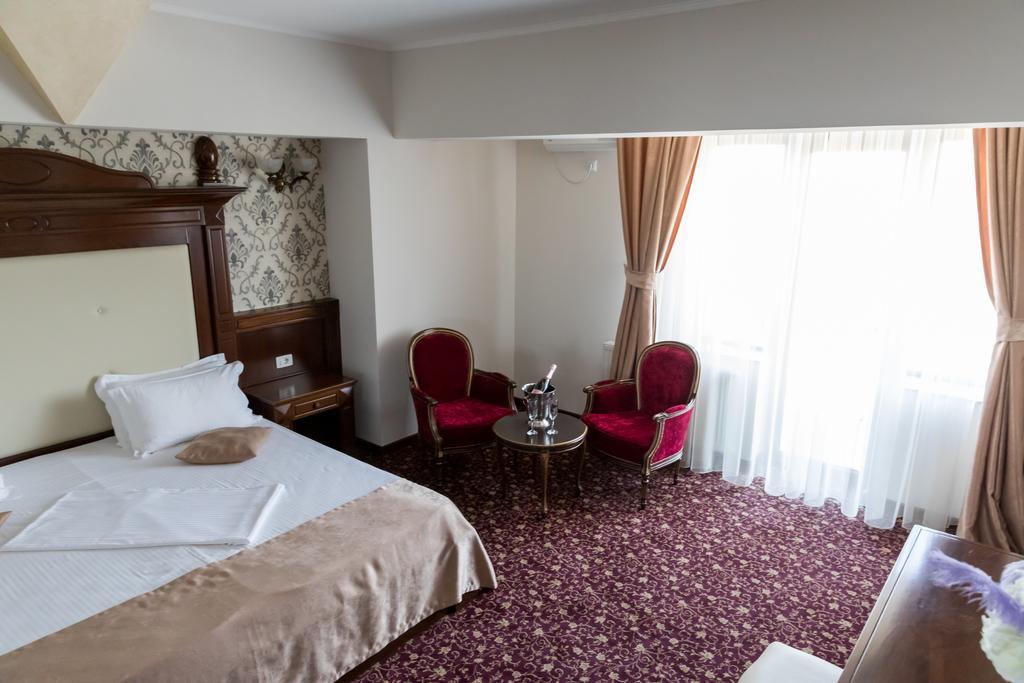Hotel Giuliano Bragadiru Buitenkant foto