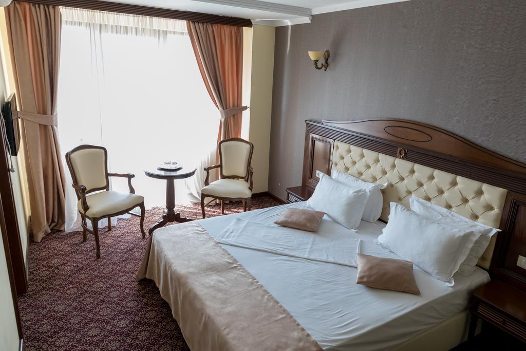 Hotel Giuliano Bragadiru Buitenkant foto
