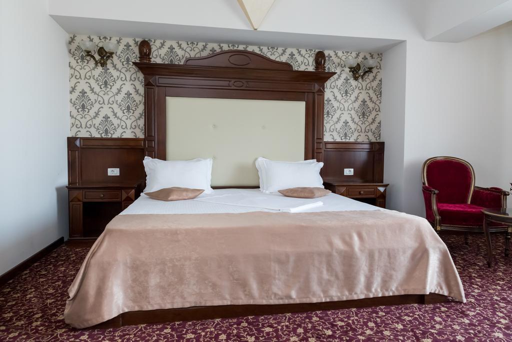 Hotel Giuliano Bragadiru Buitenkant foto