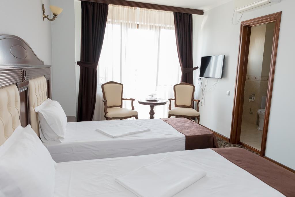 Hotel Giuliano Bragadiru Buitenkant foto