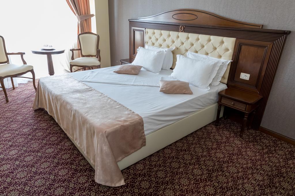 Hotel Giuliano Bragadiru Buitenkant foto