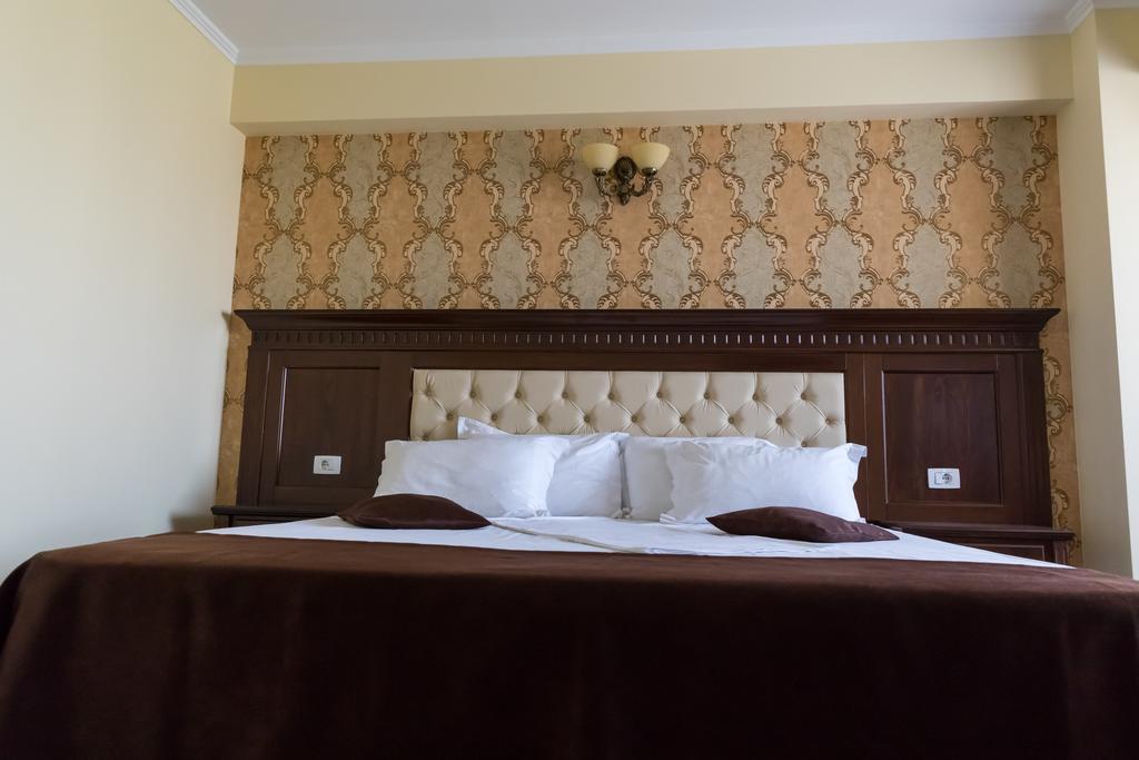 Hotel Giuliano Bragadiru Buitenkant foto
