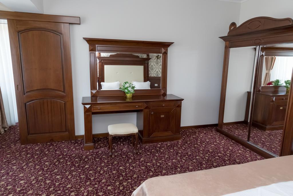 Hotel Giuliano Bragadiru Buitenkant foto