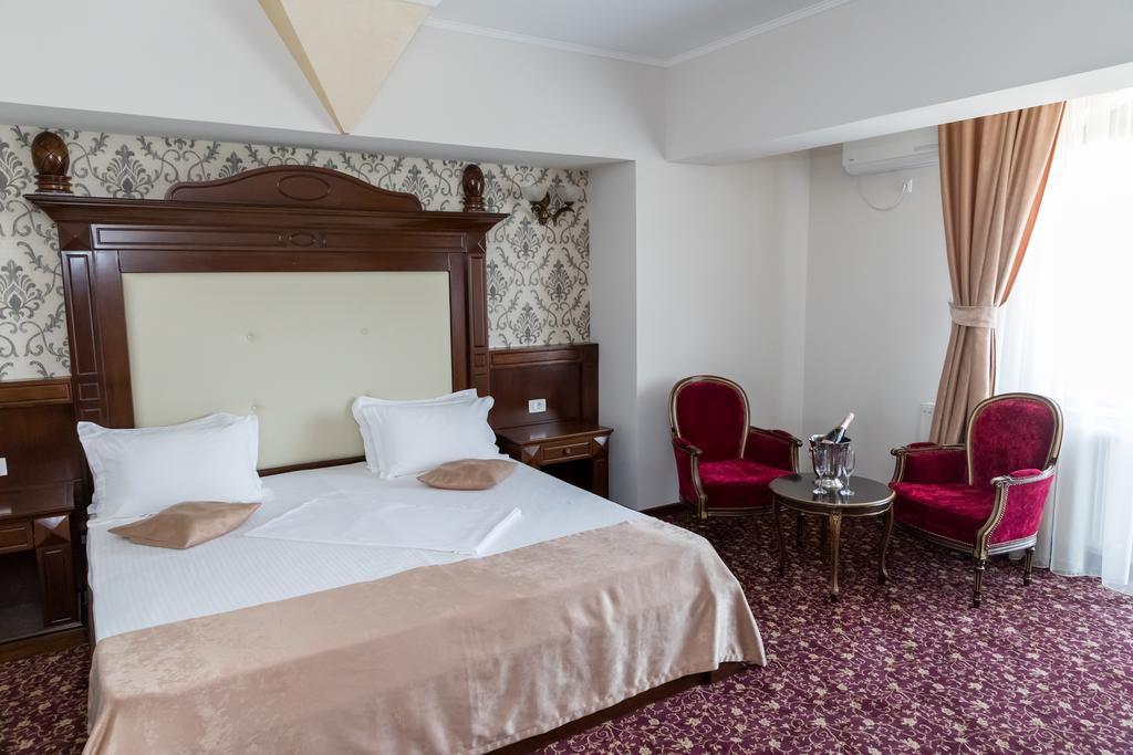 Hotel Giuliano Bragadiru Buitenkant foto