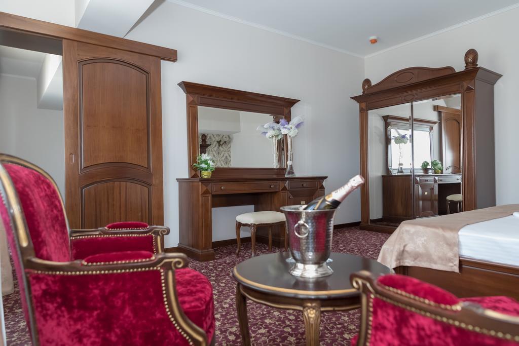 Hotel Giuliano Bragadiru Buitenkant foto