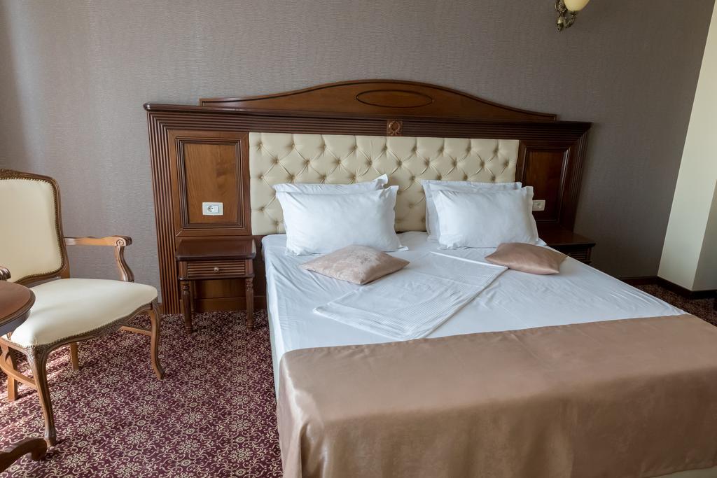 Hotel Giuliano Bragadiru Buitenkant foto